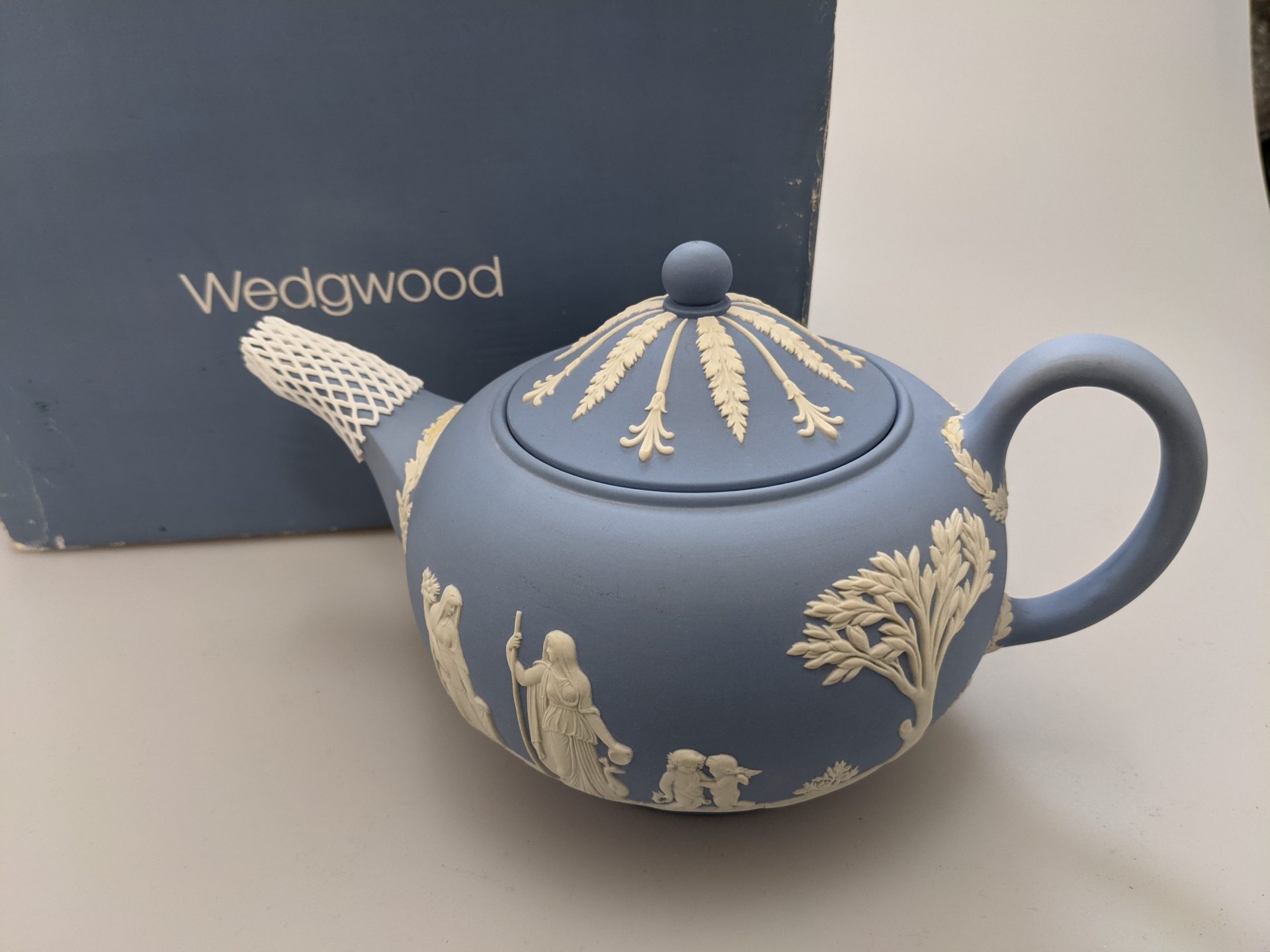 WEDGWOODWEDGWOOD