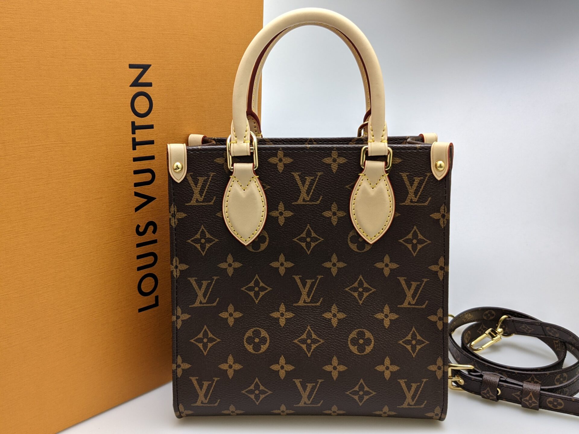 LOUISVUITTONLOUISVUITTON