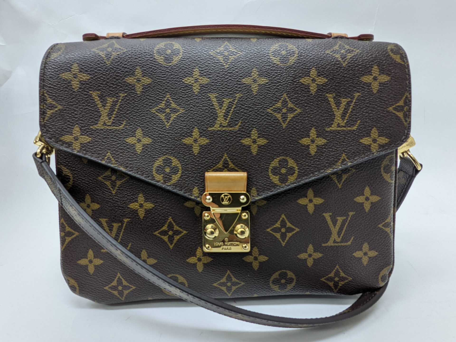 LOUISVUITTONLOUISVUITTON