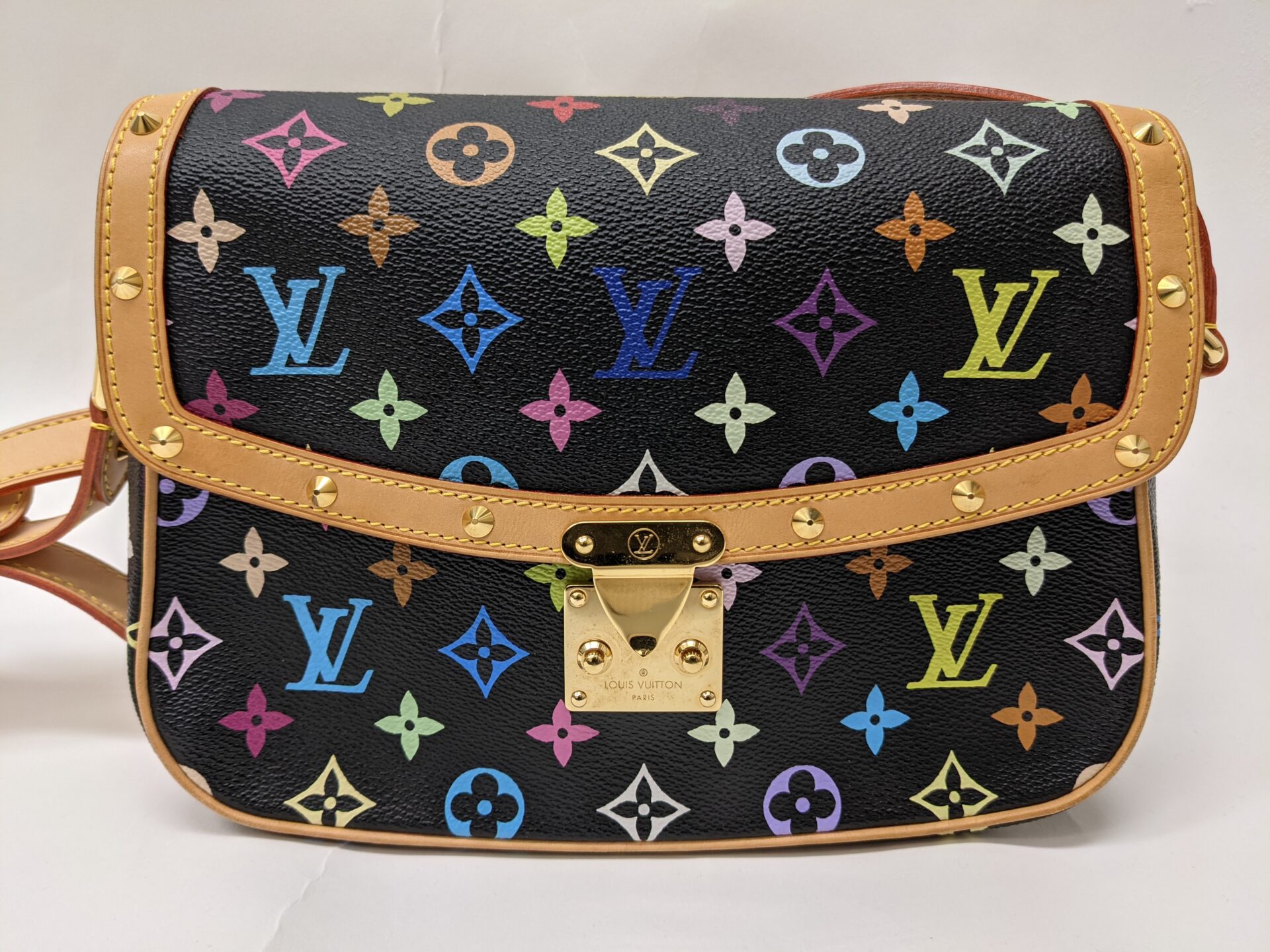 LOUISVUITTONLOUISVUITTON