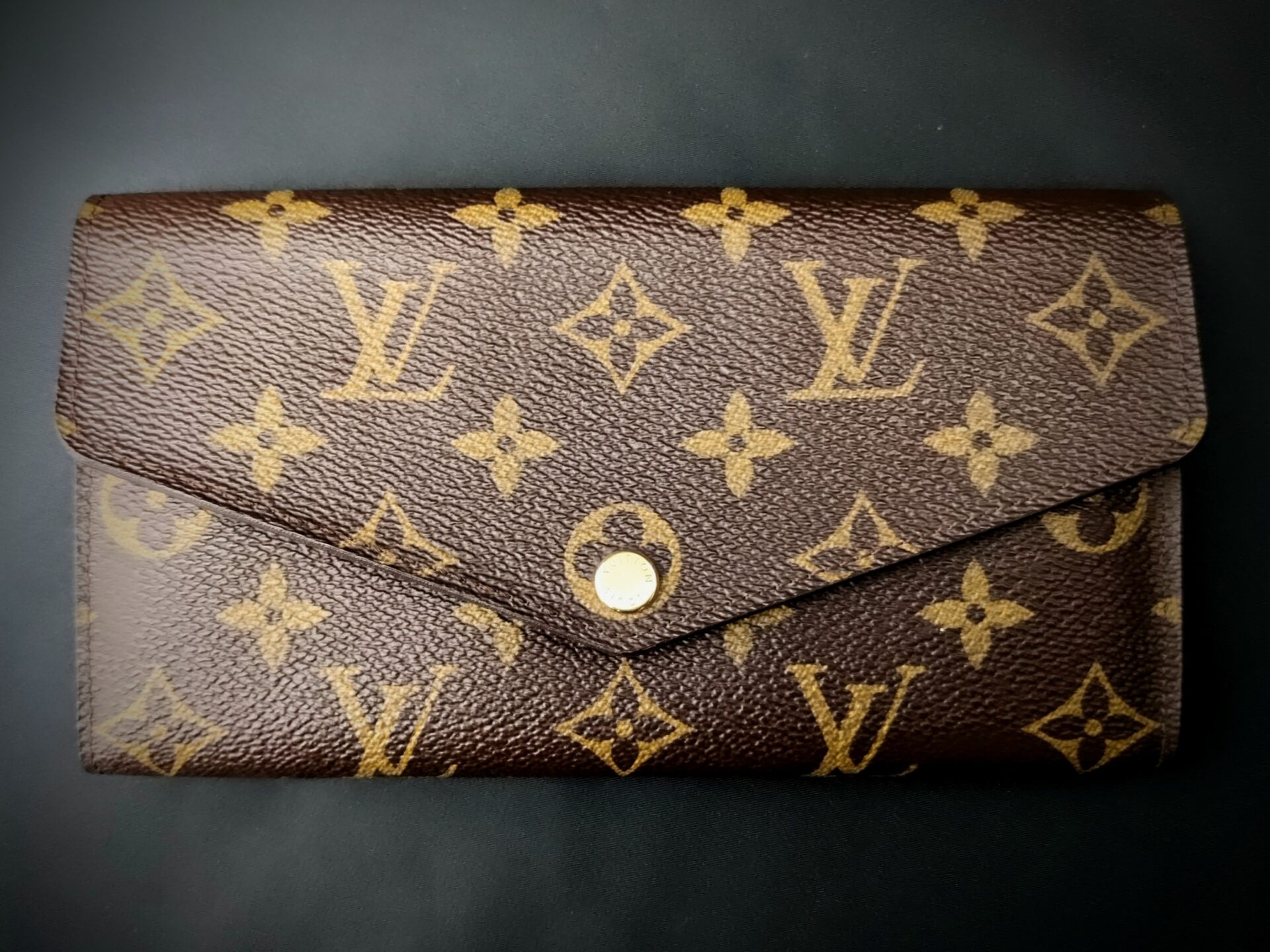 LOUISVUITTONLOUISVUITTON