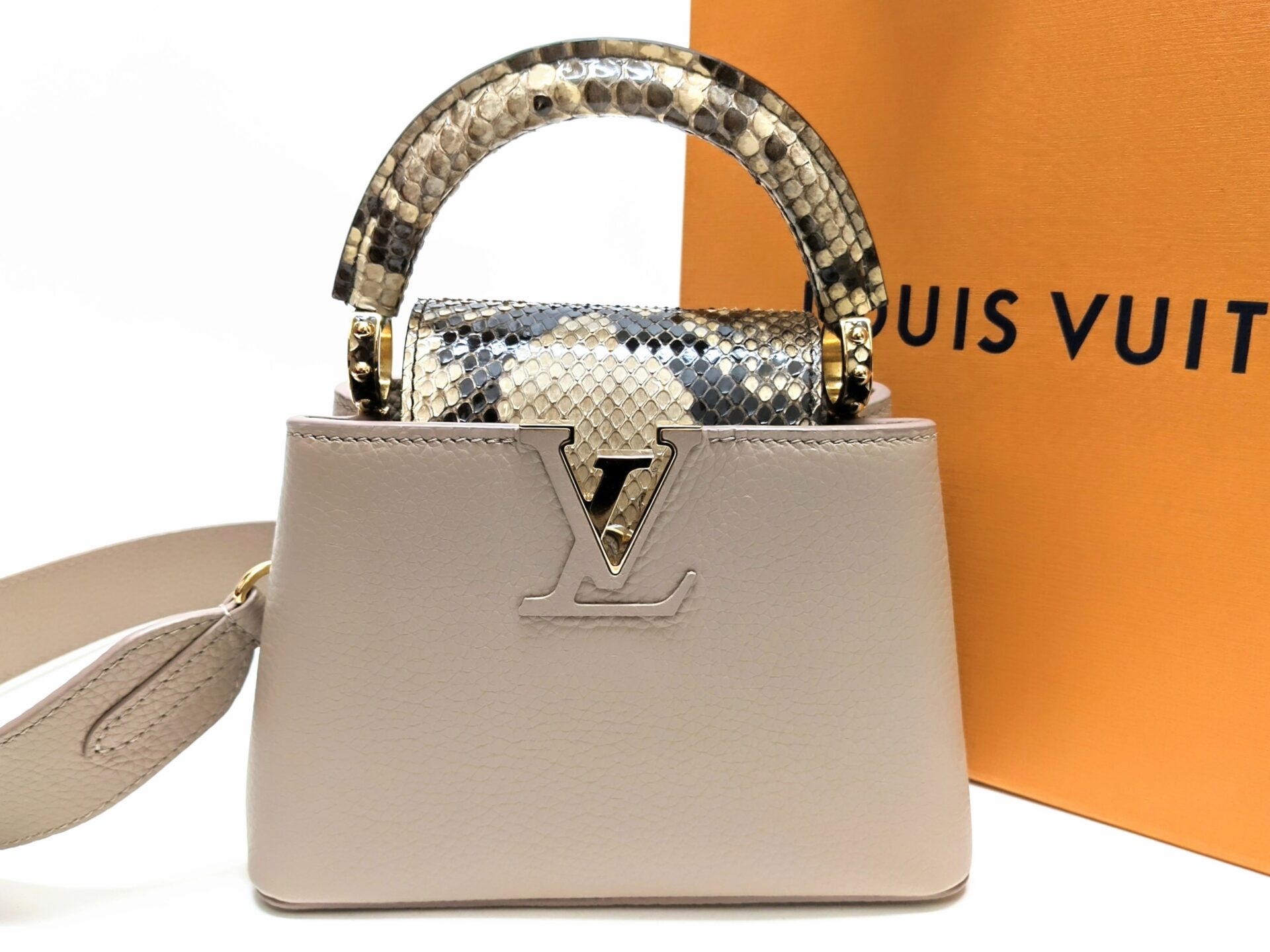 LOUISVUITTONLOUISVUITTON